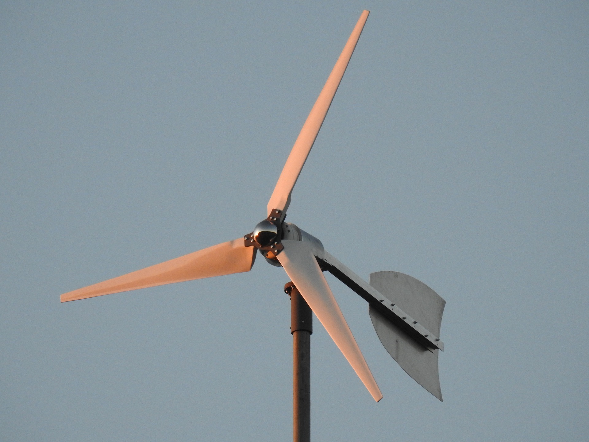 Installer une éolienne domestique : un projet rentable ?