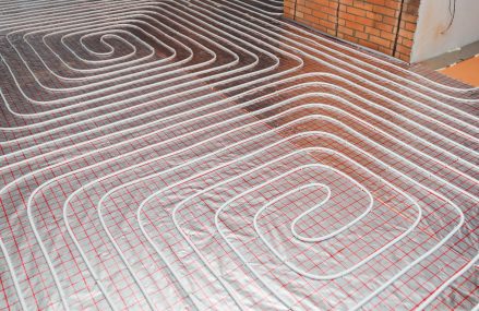 Plancher chauffant au glycol : fonctionnement, avantages et prix