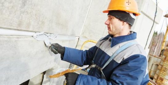 Isolation par flocage : avantages et prix