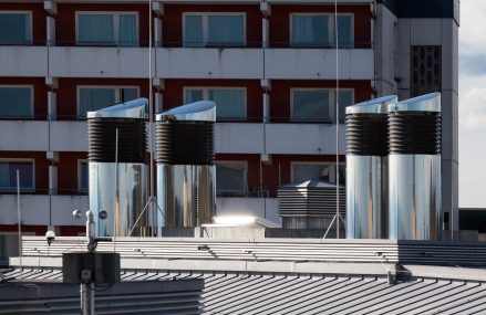 Stratégies efficaces pour prévenir l’accumulation de poussière dans les conduits de ventilation