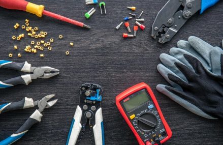 Les 10 erreurs courantes à éviter lors de travaux électriques à domicile