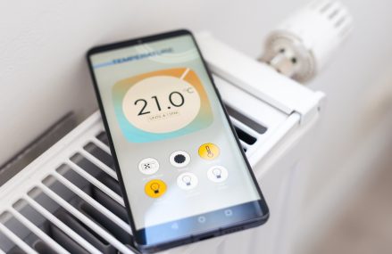 Gardez le contrôle sur la température de votre maison avec un système de chauffage à commande vocale