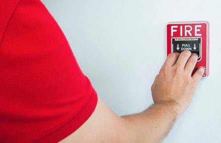 Comment choisir entre une alarme incendie filaire et sans fil ?