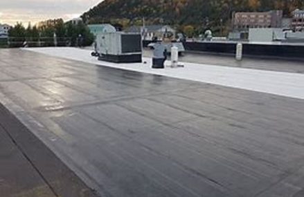 Toitures TPO et EPDM : l’alliance parfaite entre performance et durabilité