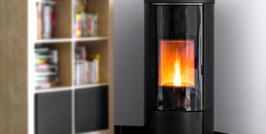 Poêles à bois vs poêles à granulés : quelle est la meilleure option pour vous ?