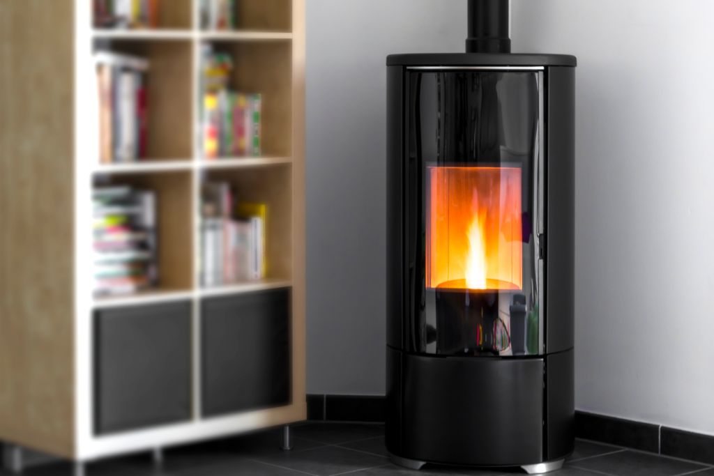 Poêles à bois vs poêles à granulés : quelle est la meilleure option pour vous ?