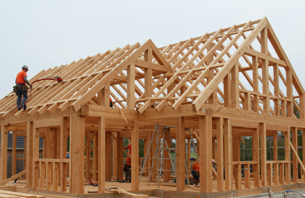 Réalisation de maison à ossature bois : les étapes clés à suivre