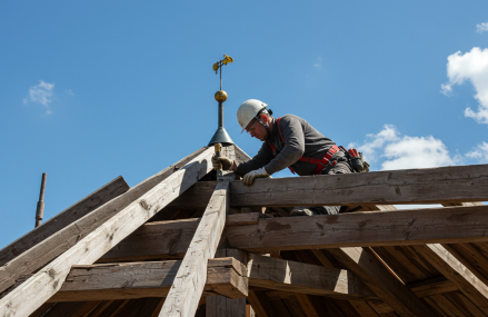 Isolation d’un toit en bois : techniques et conseils pratiques